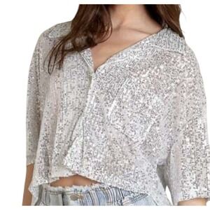 POL Top Shirt Women's Medium Silver Sparkly Sequin Short Sleeve Button Up NWOT‎